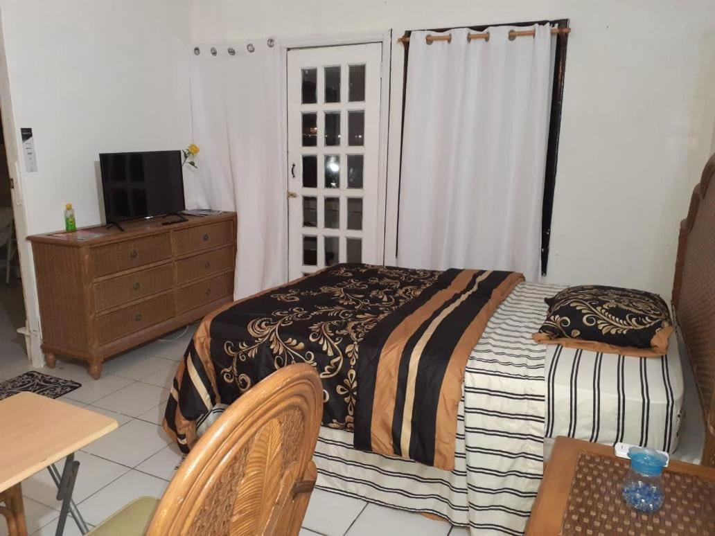Calinago Friendly Family Sxm Bed & Breakfast ฟิลิปส์เบิร์ก ภายนอก รูปภาพ