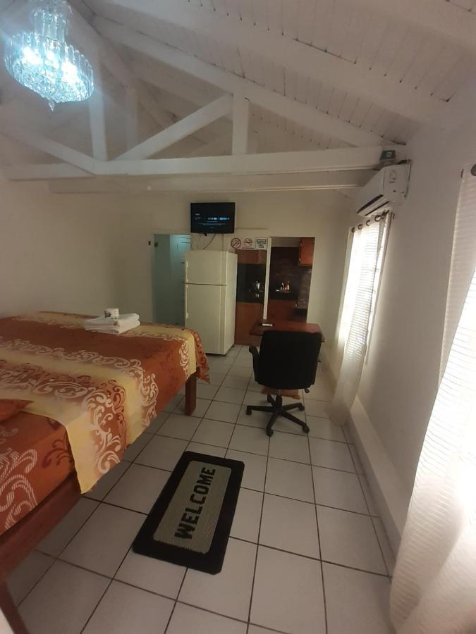 Calinago Friendly Family Sxm Bed & Breakfast ฟิลิปส์เบิร์ก ภายนอก รูปภาพ