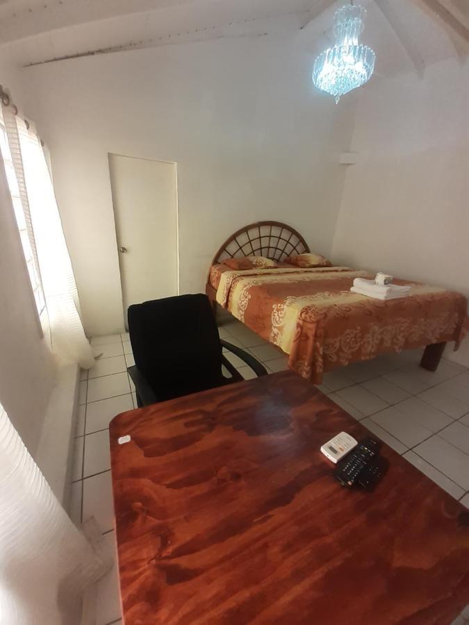 Calinago Friendly Family Sxm Bed & Breakfast ฟิลิปส์เบิร์ก ภายนอก รูปภาพ